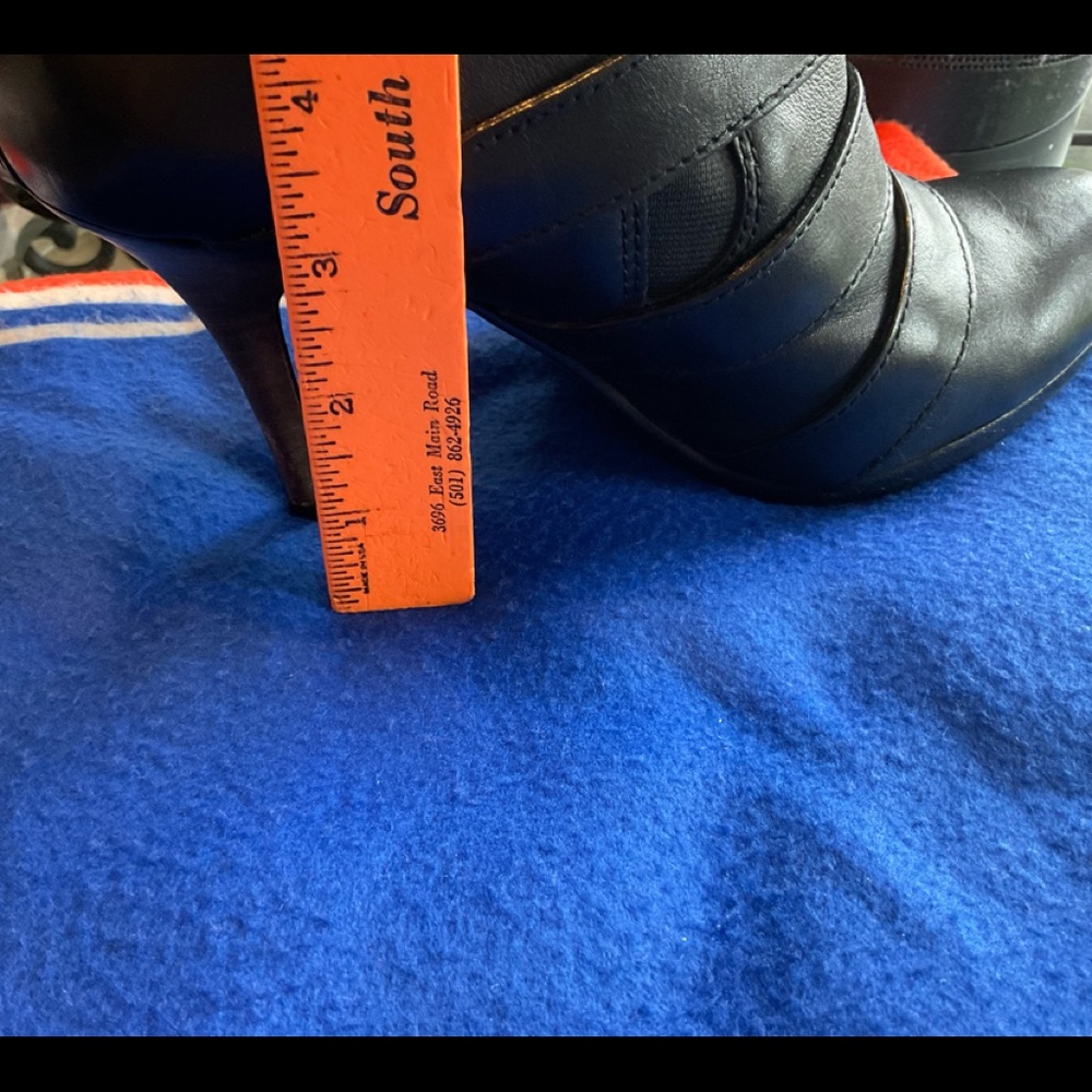 Coach Tessie Black Leather Heeled Booties Size 9B, Pre-owned - Picture 12 of 14